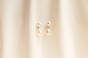 Bouton Larme Pearl Earrings