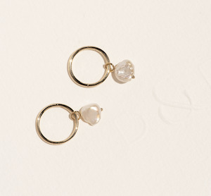 Jewellery: Petite Keshi Pearl Sleepers