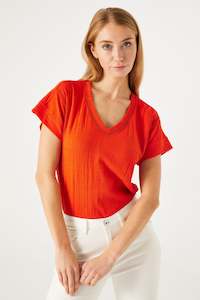 Womenswear: Ladies T-Shirt