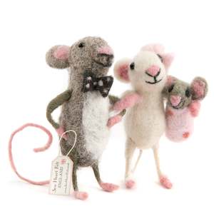 Gift: Mummy and Daddy mouse carrying a baby Girl Mouse