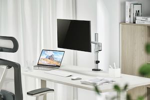 Single Arm Premium Articulating Monitor Mount (17"-32" Screens)