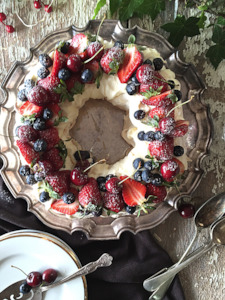 Christmas Berry Wreath Pavlova