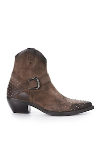 Estilo Emporio: Alamo Studded Boot Mud