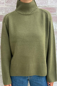 Knitwear: N325W Pullover Dark Moss