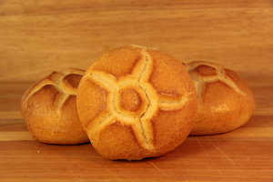 Bakery and hot bread: Kaiser roll (plain)