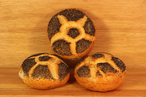 Kaiser poppy seed roll