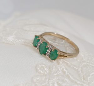 Beautiful 9ct Gold Three Stone Emerald & Diamond Ring