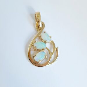 9ct Gold Opal pendant