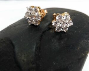 Gorgeous 9ct Gold CZ Stone Set Flower Stud