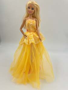 Doll up your Barbie in this Pretty Yellow Gown