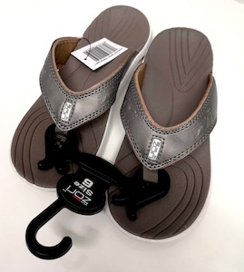 Pharmacy: Neat Zori Sandals White/Pewter Size 10