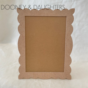 Paint: Scallop Photo Frame