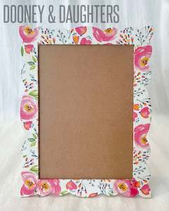 Water Colour Blooms Scallop Photo Frame