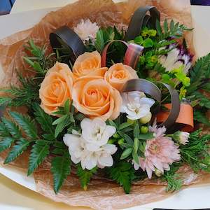 Florist: Apricot Delight