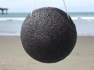 KONJAC SPONGE WITH ADDED CHARCOAL