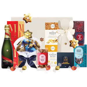 Mumm and Bouquet Luxury Hamper