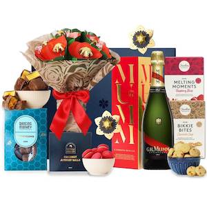 Specialised food: G.H.Mumm Luxury Hamper Bouquet