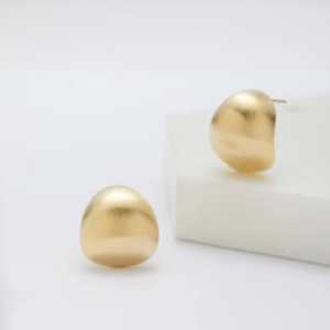 Soft furnishing: Gold Taliah Earring - Brushed