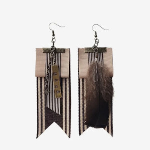 Soft furnishing: Earrings Haki