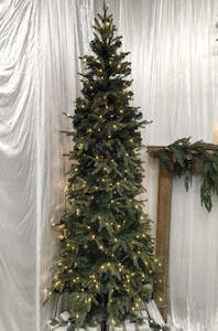 Soft furnishing: Slim Tree 7.5' with pinecones& 400lights