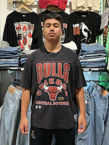 Chicago Bulls Division Arch Faded Black Tee