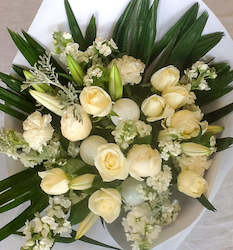 Christmas Wonder - Premium White Christmas Bouquet