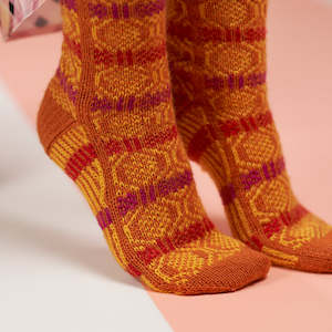 Happy Feet Hive socks PDF pattern