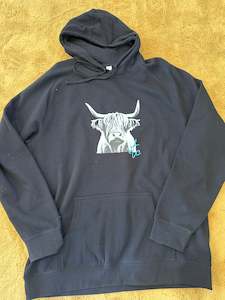 Size 3XL b&w cow with a random swan on the back hoodie