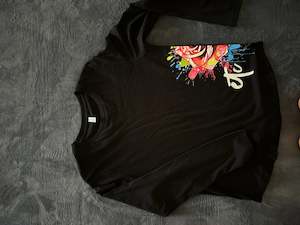 Size M rainbow rose long sleeve tee