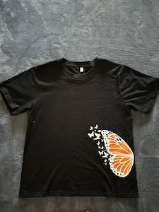 Size L monarch Tee