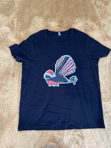 Clothing: Size M Piwakawaka Xmas tee