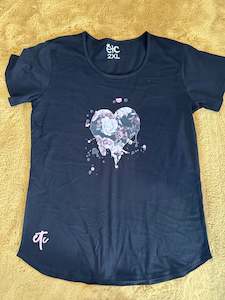 Size 2XL floral heart tee