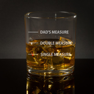 Dad's Perfect Pour: Personalized Round Whiskey Glass!