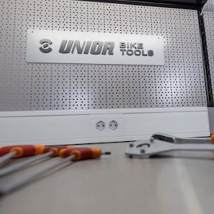 Unior Logo Panel