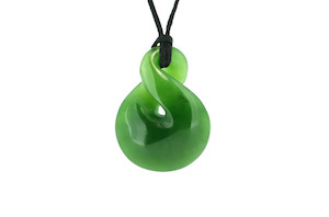 Jewellery: NZ greenstone twist 29x22mm crafted by Luke Gardinar