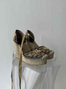 Second hand clothing: Gucci Beige/Black GG Canvas And Leather Platform Wedge Ankle Tie Up Sandals - FULL SET