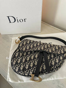 Second hand clothing: Christian Dior Saddle Oblique Medium Shoulder Bag in Jacquard