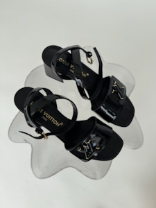 Louis Vuitton Shake Sandals - Full Set