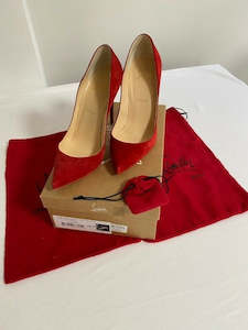 Second hand clothing: Christian Louboutin Pigalle Fillies Veau Velours 38.5