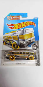 Hot Wheels: 2016 Hot Wheels #37 Super Chromes 2/10 HOT WHEELS HIGH (DHP65)