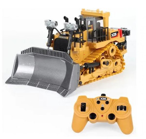 Excavators Trucks And Diggers: Huina BKN 1:24 2.4G RC Bulldozer (B3501)