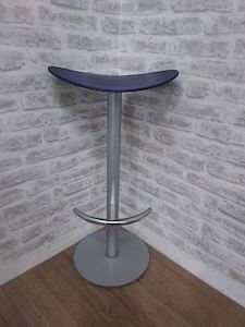 Coma Pedestal Stool – UFL