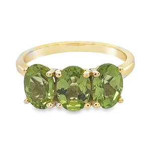 Jewellery: 9ct Yellow Gold Three Stone Peridot Ring