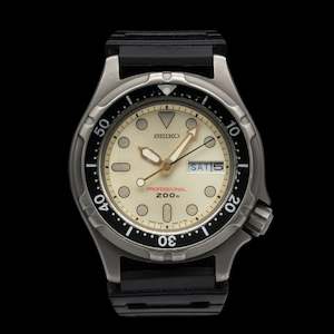 Seiko - 1989 Professional Titanium 200M Diver 7C43-6A00