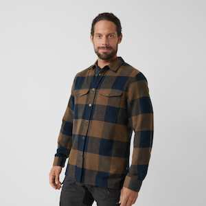 Clothing: Canada Shirt M