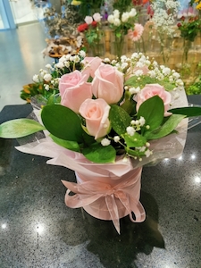 pink roses in hatbox