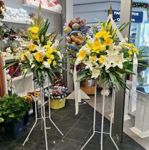 Florist: Funeral Stand