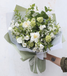 Flower: Green and White Bouquet - RW