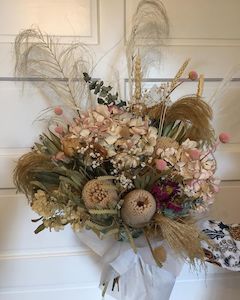 Dried flower bouquet