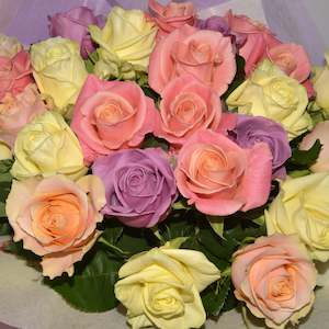 Flower: Florist Choice: Mixed Rose Bouquet